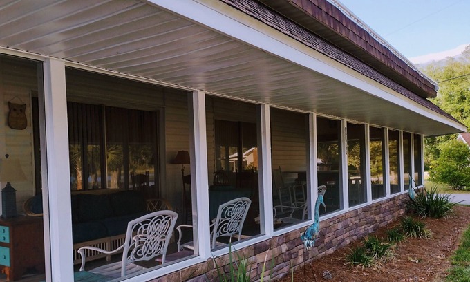 Hernando Casa | Serenity at the Lake