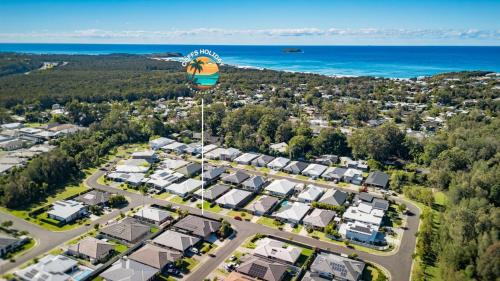 Emerald Beach Casa | Serenity Bay Retreat - Luxury Coastal Living
