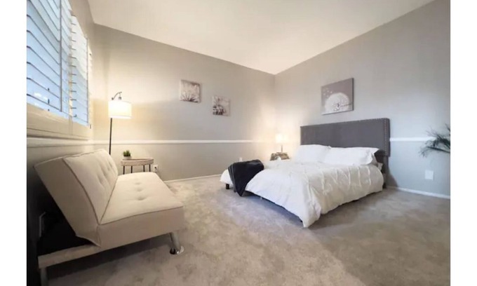 Santa Ana Heights Condominio | Serenity by South Coast Plaza