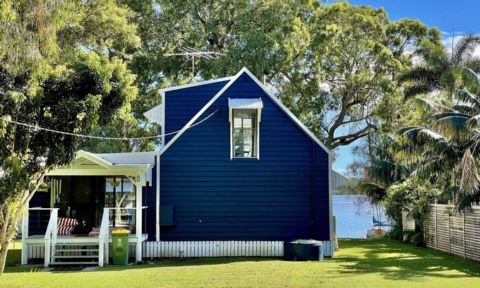 Brisbane Waterfront Cabaña | Serenity by the Sea: Island Waterfront Oasis