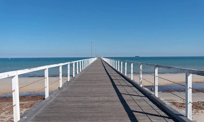 Largs North Casa | Serenity by the Sea: 4BR Home with beach views