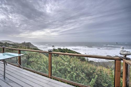 Brookings Casa | Serenity By The Sea - Chic Oceanfront Home with Deck