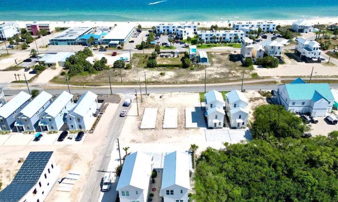 St. George Island Casa | Serenity by the Sea II St George Island Pool Home