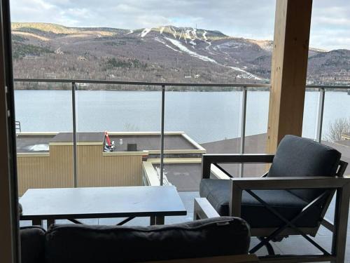 Mont-Tremblant Apartamento | Serenity by the Slopes: Tremblant Waterfront Condo