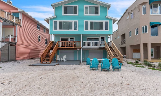 Sunset Beach Casa | Impresionante Townhome frente a la playa con piscina, barbacoa y muchas comodidades excelentes.