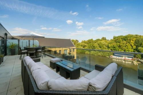 London Borough of Hounslow Apartamento | Serenity by the Water 3-Bed London 2x parking space