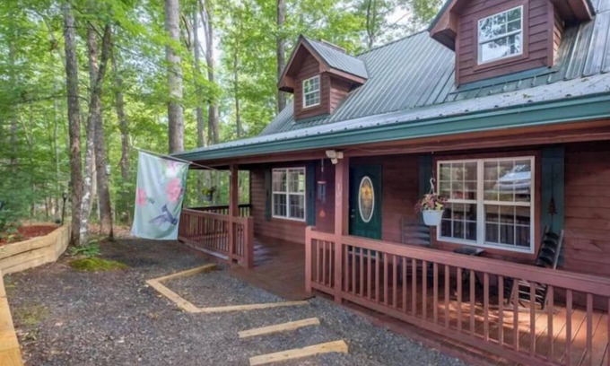Tarheel Cabina | Serenity Cabin with Fireplace