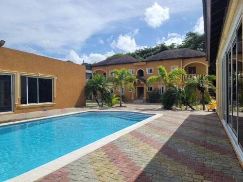 Runaway Bay Apartamento | Serenity Escape Apt 5