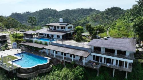 Cebu Complejo | Serenity Farm and Resort by Hiverooms