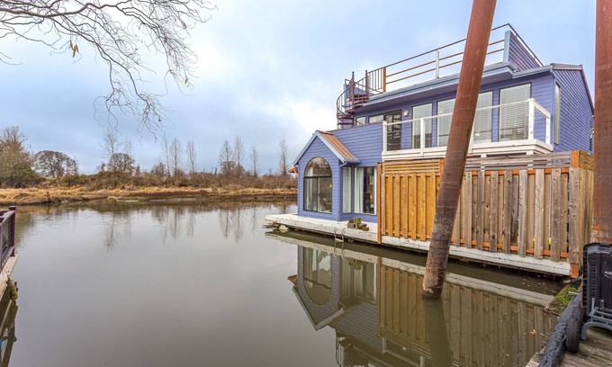 Felida Casa | Serenity Floating Home