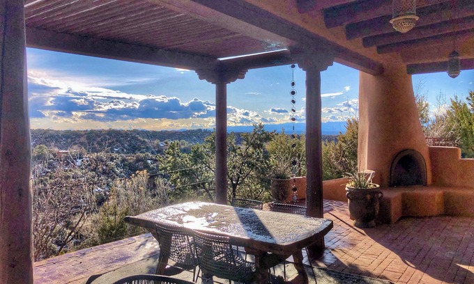 Chupadero Casa | Serenity Hills- beautiful views,stargazers retreat,15min from SF, close to Opera