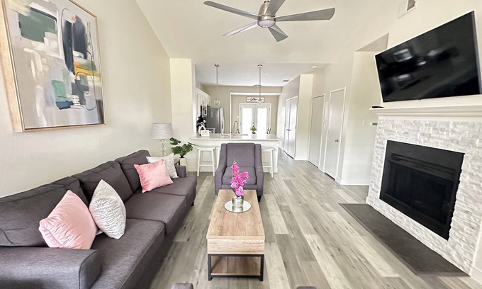 Euless Casa | Serenity in Heart of DFW w/ PRIVATE parking & KING Bed ⭑ Min. from DFW Airport +
