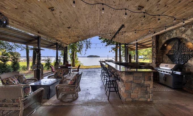 Gilbert Casa | Serenity Lakehouse + Guest House