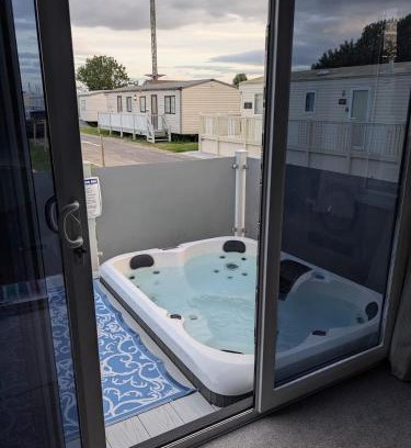 Ingoldmells Casa | Serenity - Luxury Hot Tub, Sunnymede, Fantasy Island, , Ramped Access, Parking, Dog Friendly