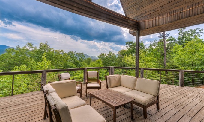 Mill Spring Casa | La "serenidad" combina el atractivo de la cabina clásica con las comodidades que necesita durante su escape
