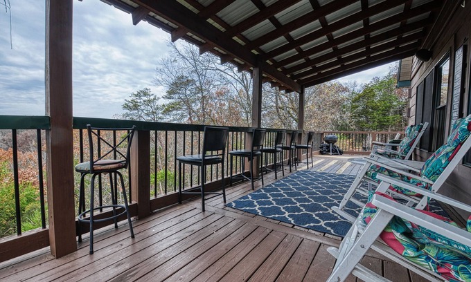 Sevierville Chalet De Esquí | Serenity Mountain Chalet - Secluded property with beautiful view of the Smokies