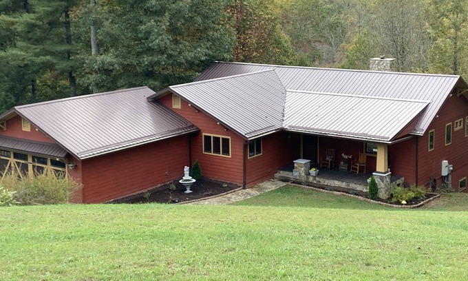 Piper Gap Casa | Serenity Mountain Manor 3BR-2-1/2BA 7 acres bordered by gorgeous mountain stream