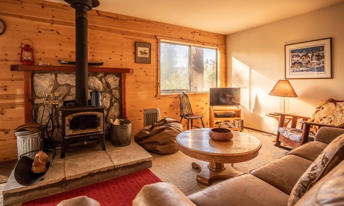 Camp Connell Cabina | Serenity Now! : 2 BR, 2 BA Cabin or Bungalow in Dorrington, Sleeps 4