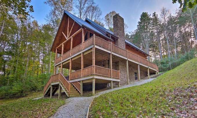 Logan Casa | Serenity Now Cabin with Fire Pit and Game Room!