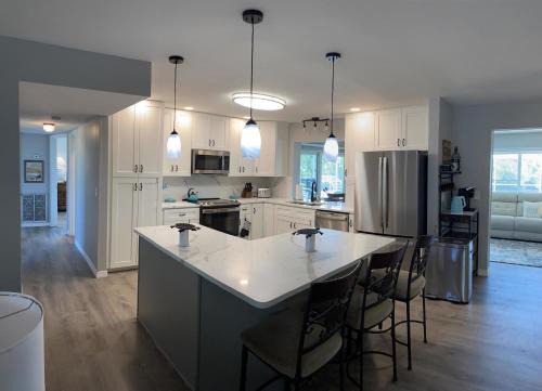 Oakland Hills Villa | Serenity Now, Full Refund, Pool Heat, Sleeps 8