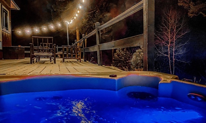 Divide Casa | Rodeado de hermosas vistas a la montaña, jacuzzi y sauna de vapor
