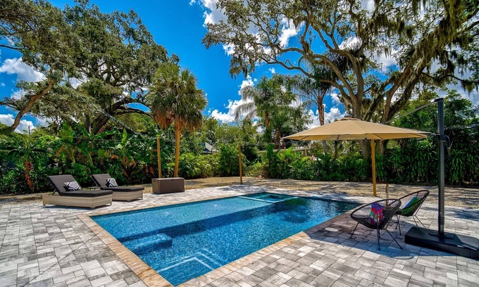 River District Casa | Summer Special! Get 10% Off!