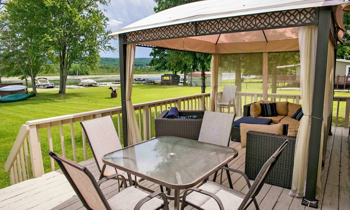 Bradford Cabina | Serenity on Lamoka, a perfect family cottage.