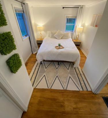 Owosso Apartamento | Serenity on State St