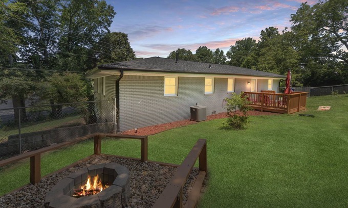 Mableton Casa | Serenity on Stroud: Fire Pit + Games + Fun