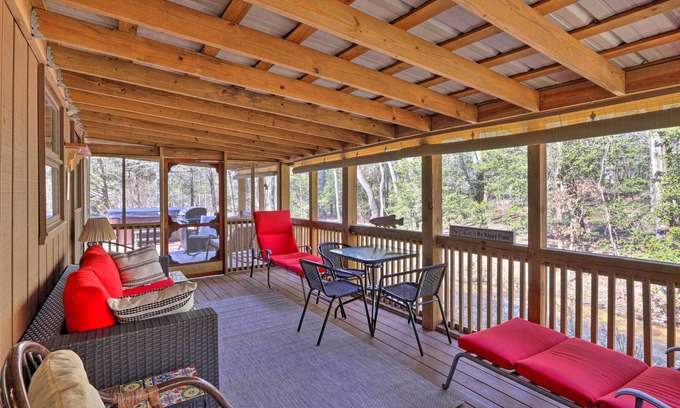Dial Cabina | Serenity on the Creek Cabin + Hot Tub & Grill