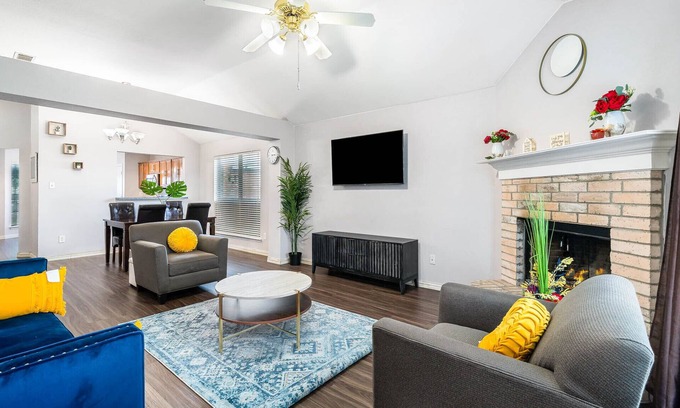 Oak Cliff Casa | Serenity Palace Near MC Hosp| I-20| I-35