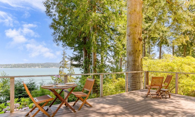 Greenbank Casa | Serenity Pines - 2 bed 1.5 bath waterfront home