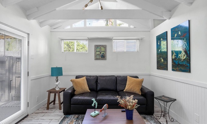 Old Northwood Historic District Cabaña | Serenity Retreat Minutes to the Beach, Guesthouse