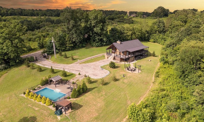 New Plymouth Casa | Serenity Ridge 6 Br Sleeps 16 Pool Hot Tub
