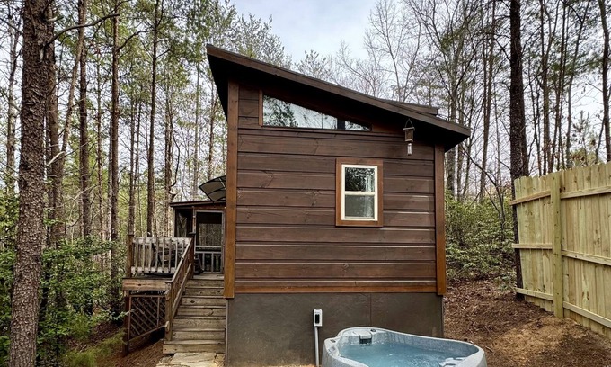 Mill Spring Cabina | Serenity Ridge Cabin E: Couple's Holiday