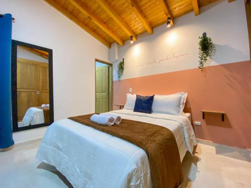 El Carmen de Viboral Casa | Serenity Room - a solo una cuadra del parque