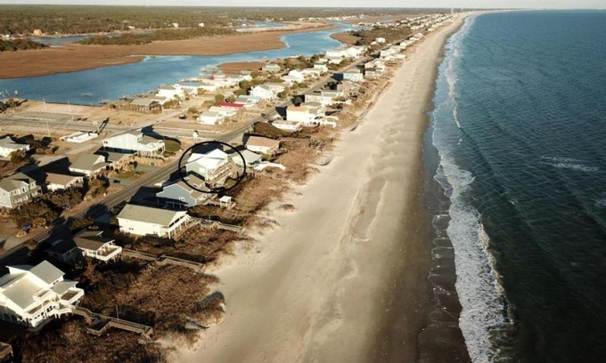 Oak Island Casa | Serenity Sands Beach Retreat