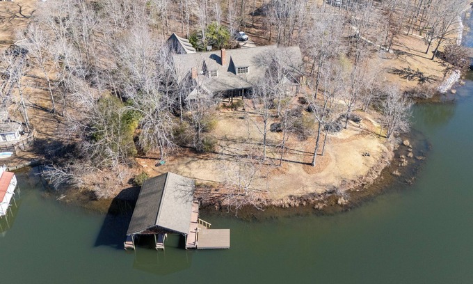 Northport Casa | Serenity Shores Lakehouse – Stunning 5-Bedroom Retreat with Breathtaking Views