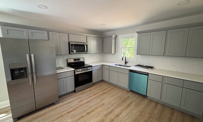 Southwest Raleigh Casa | "serenity south of Raleigh" Quiet charming low traffic Neighborhood