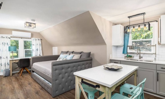 High Point Apartamento | Serenity Studio · Adorable & Spacious Studio with Full Kitchen near HPU