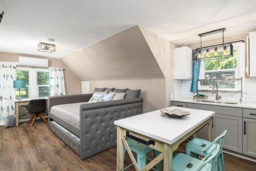 High Point Casa | Serenity Studio, Adorable and Spacious Studio with Full Kitchen