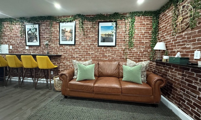 Central-Maverick Square - Paris Street Apartamento | Serenity Suite Homes, Serene 2BD/1BA near Logan/Metro