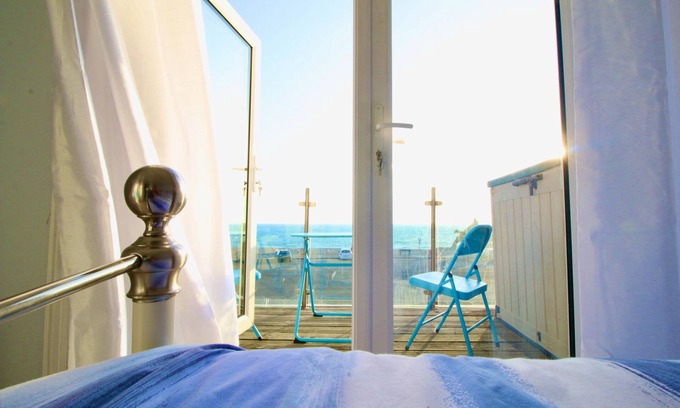 Seaford Casa | Serenity "your calm seafront retreat"