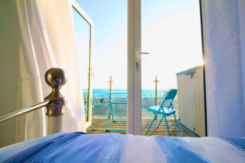 Seaford Casa | Serenity "your calm seafront retreat" By Air Premier