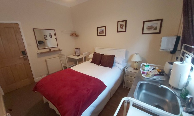 Nelson Casa | Sergeants Accommodation - Room 2
