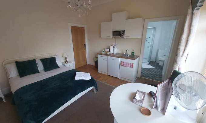 Gelligaer Casa | Sergeants Accommodation - Room 3