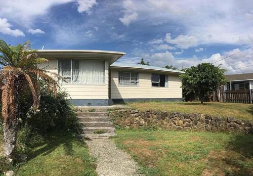 Selwyn Heights Casa | Served 3-Bedroom House A including 5 Double Beds, 1 Single Bed, and 2 King Sofa Beds