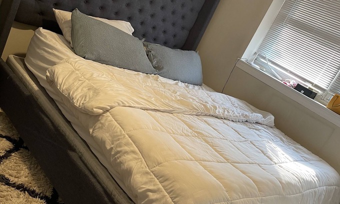 West Side Apartamento | Serviced one bedroom apartment with fireplace