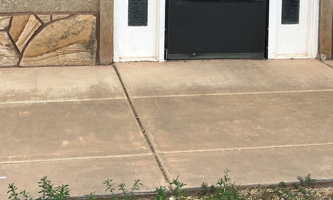 Leeds Apartamento | Set against a beautiful Southern Utah bluff close to Zion, hiking trails & lakes