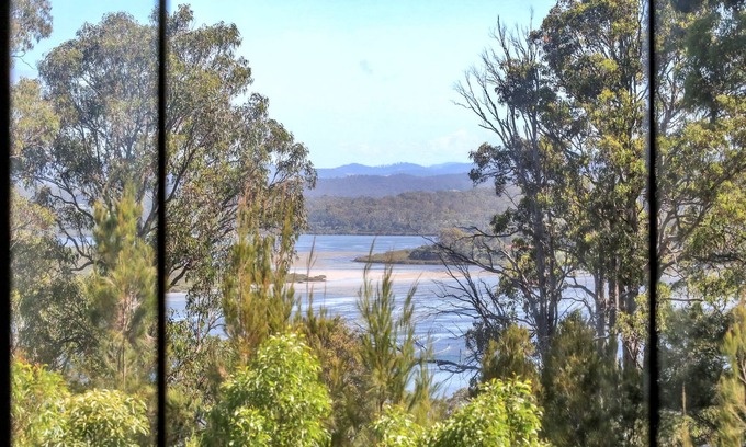 Merimbula Apartamento | Set among the trees with lake views & just moments from Merimbula's beaches